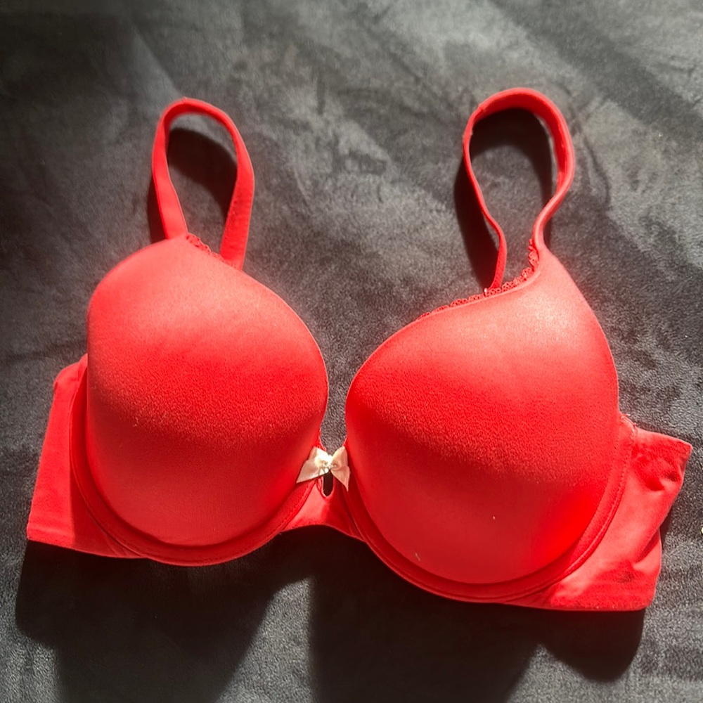 Victoria’s Secret body by Victoria perfect shape bra